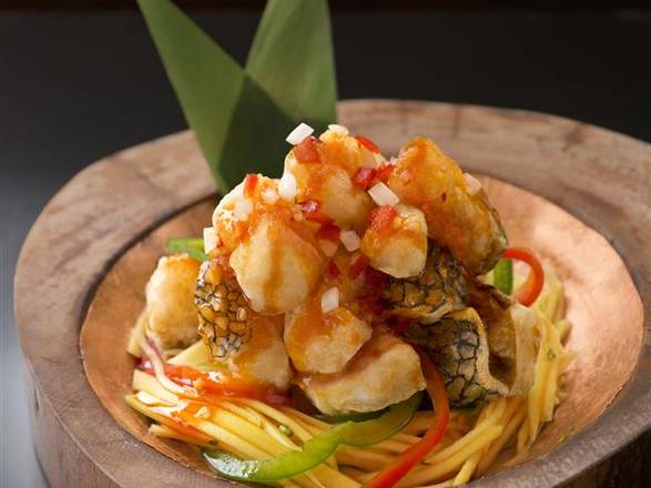 CQ7 Thai Style Deep Fried Sea Bass with Mango Salad 泰式香芒銀鱈魚